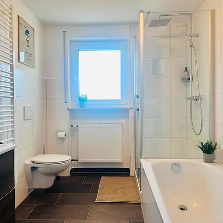 C&s Living I Radweg I Terrasse I Kueche I Parkplatz I Modern Daire Tauberbischofsheim
