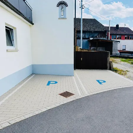 C&s Living I Radweg I Terrasse I Kueche I Parkplatz I Modern Daire Tauberbischofsheim